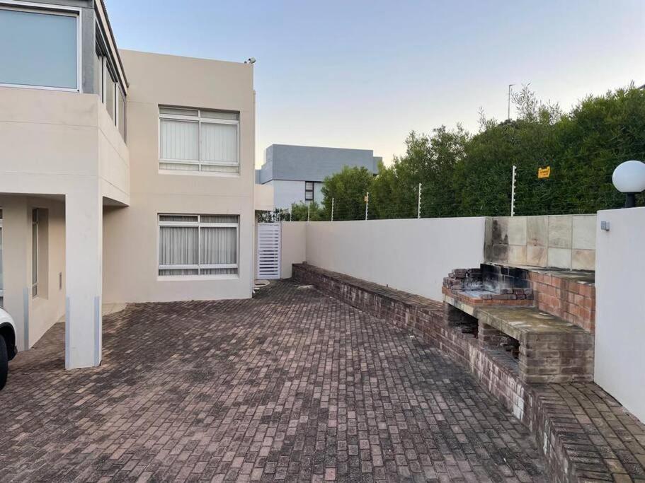 Best view in Plett, cosy fireplace, wifi, FREE parking - Image 15