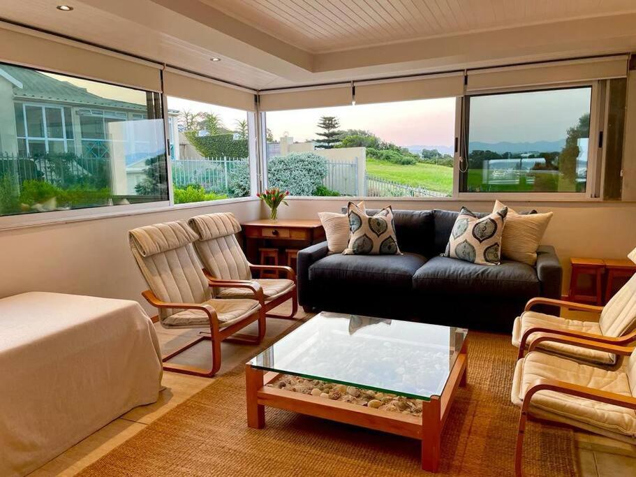 Best view in Plett, cosy fireplace, wifi, FREE parking - Image 6