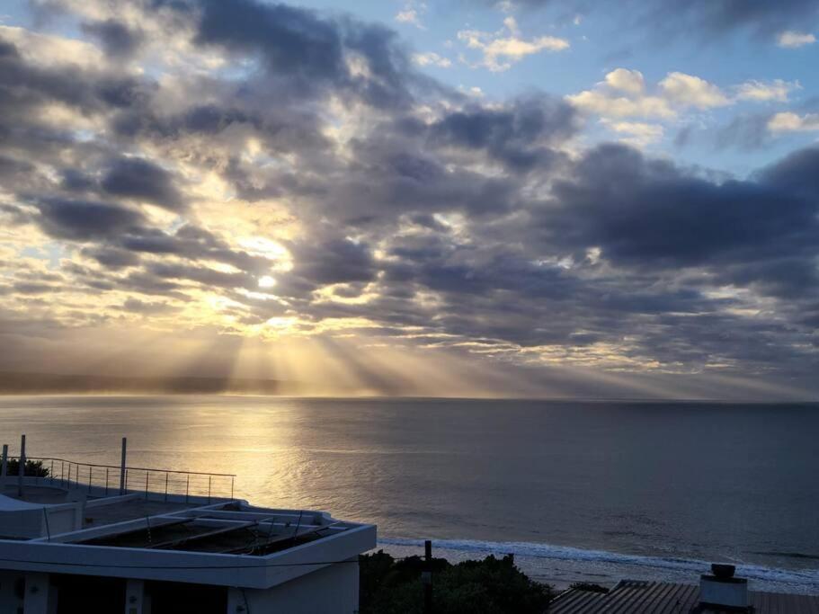 Best view in Plett, cosy fireplace, wifi, FREE parking - Image 16