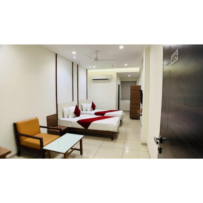 Posezení v ubytování Hotel Ashray Inn Express