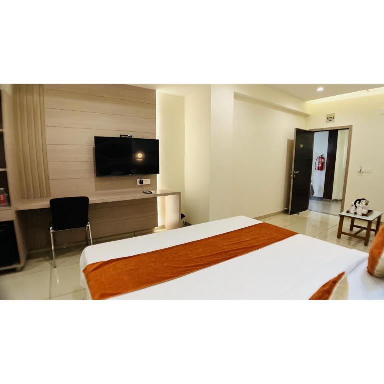 Postel nebo postele na pokoji v ubytování Hotel Ashray Inn Express