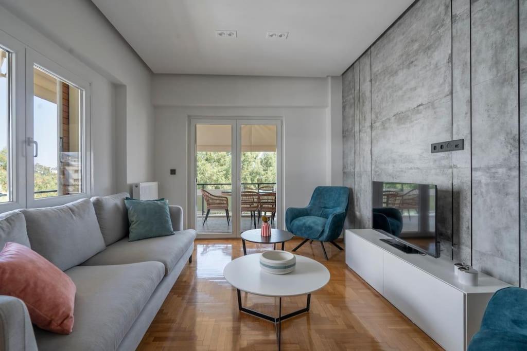 Voula's 2BR Escape Elegant and Stylish Living