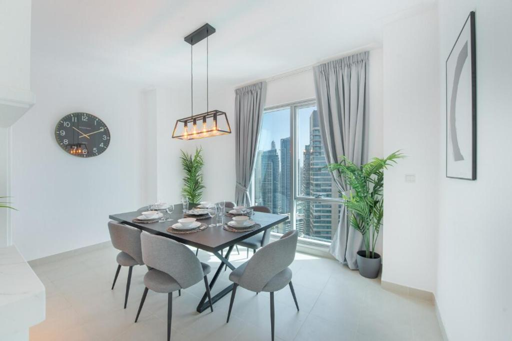 Fotografie z fotogalerie ubytování Expansive Marina Views Comfortably Sleeps 8 v Dubaji