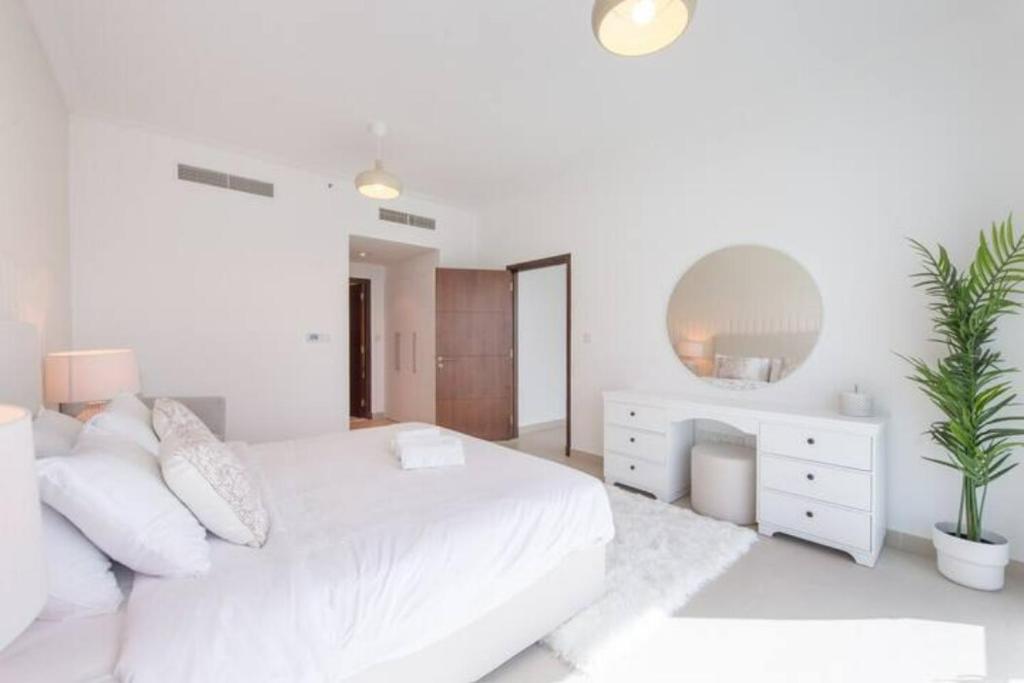 Fotografie z fotogalerie ubytování Expansive Marina Views Comfortably Sleeps 8 v Dubaji
