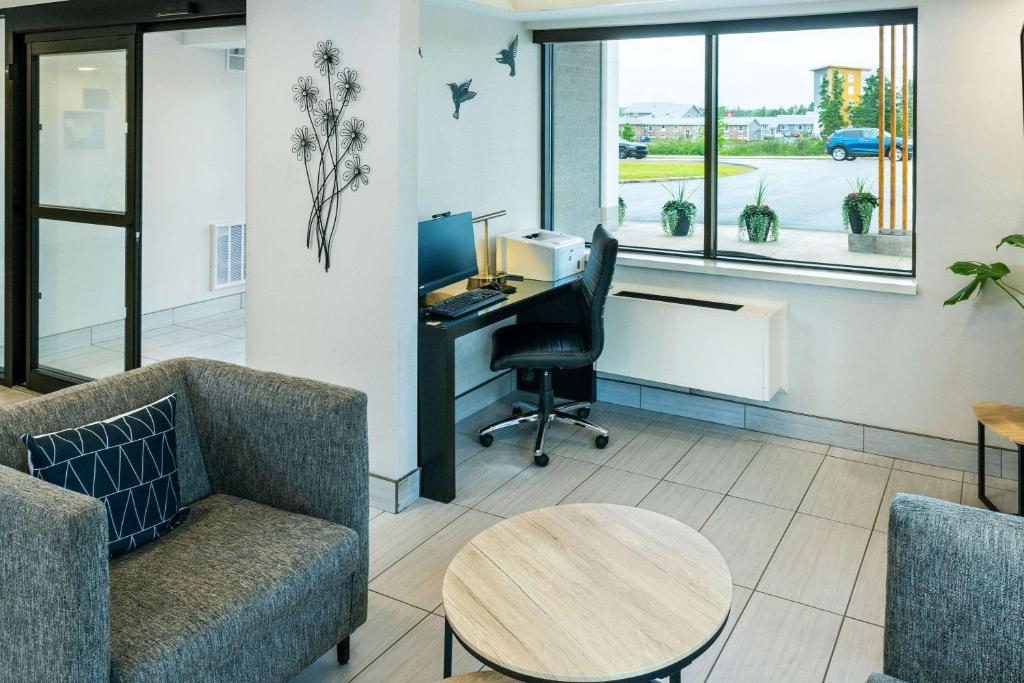 an office with a desk and a computer in a room at Comfort Inn in Charlottetown