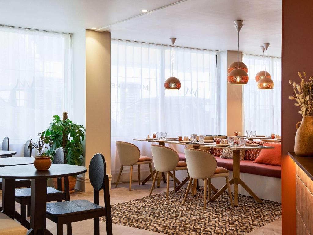 Restaurace v ubytování Mercure Saint Raphael Centre Plage