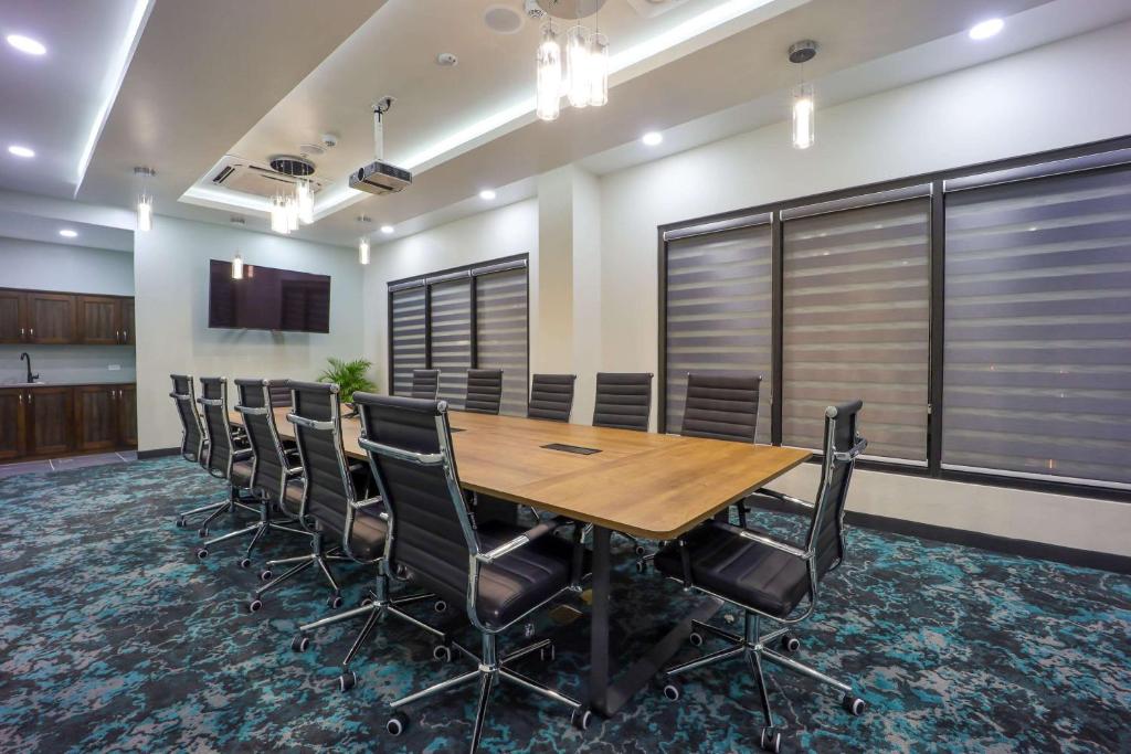TV a/nebo společenská místnost v ubytování Comfort Inn & Suites Tobago