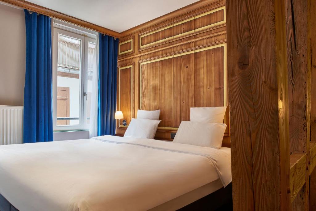 Postel nebo postele na pokoji v ubytování Hôtel de l'Europe by HappyCulture