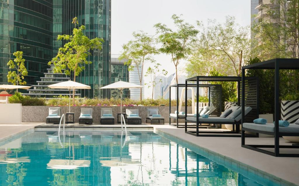 Bazén v ubytování ME Dubai Residences nebo v jeho okolí