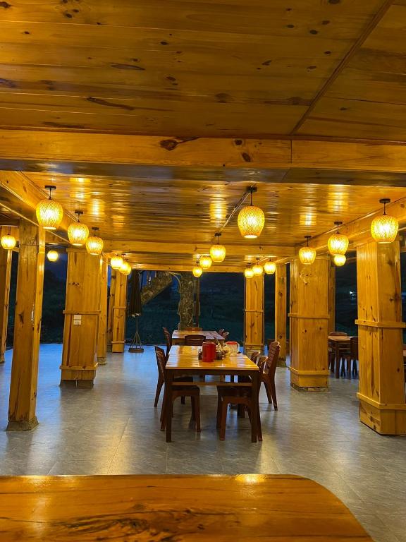 Restaurace v ubytování Muong Tra Stream Homestay