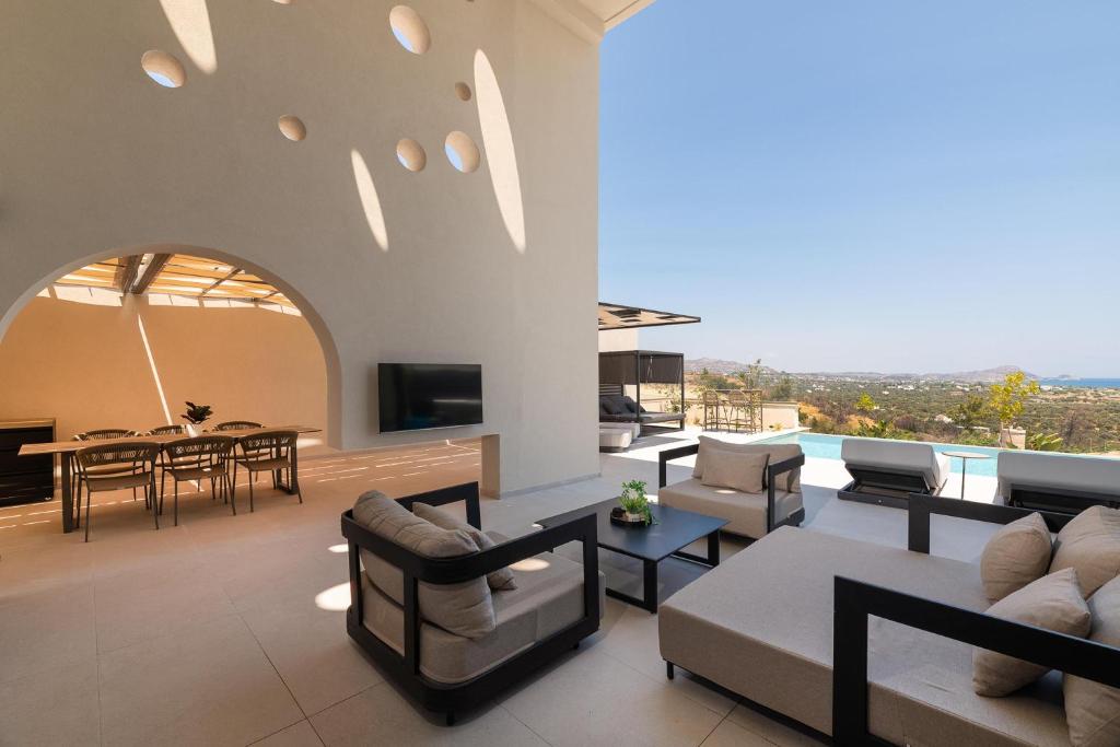 TV a/nebo společenská místnost v ubytování Trapezia Luxury Living