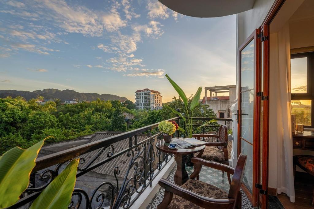 Tam Coc Mountain Sunset and Garden Hotel - 15