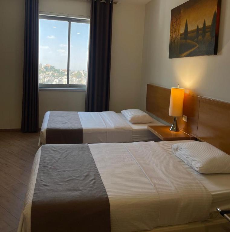 Postel nebo postele na pokoji v ubytování Caesar Hotel Ramallah
