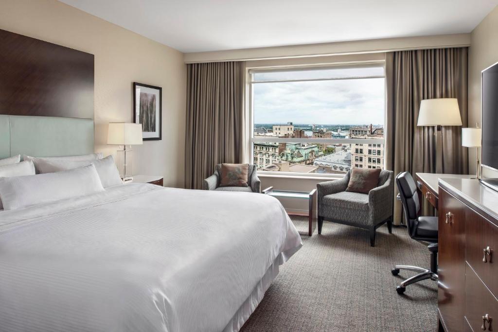 Postel nebo postele na pokoji v ubytování Le Westin Montreal