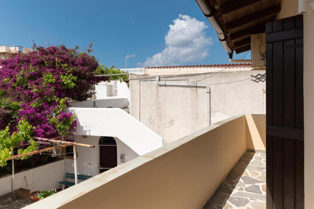 Balkón nebo terasa v ubytování Cretan Pnoe