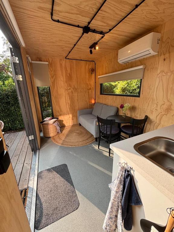 Posezení v ubytování Tiny House The Cabin