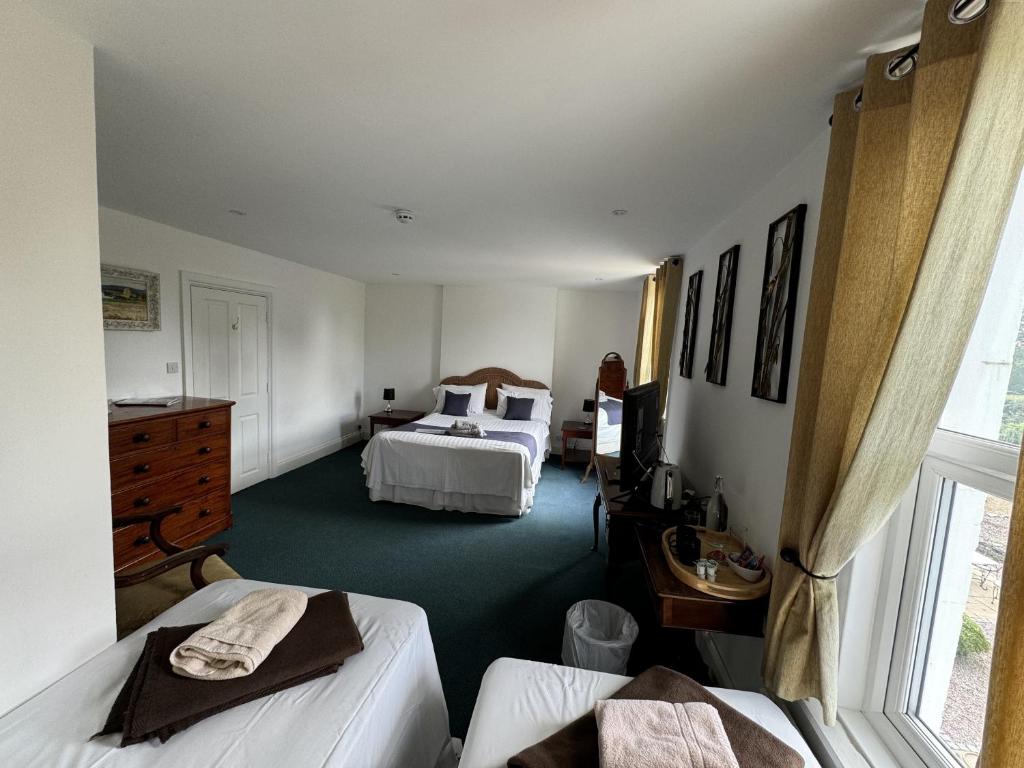 Hookwood Lodge - Family Room