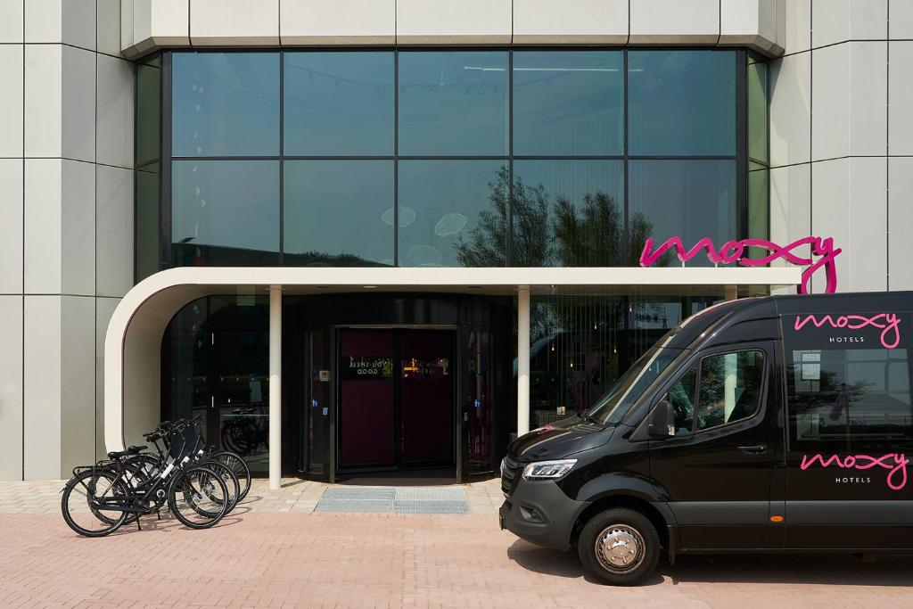 Moxy Amsterdam Schiphol Airport - Resim 13