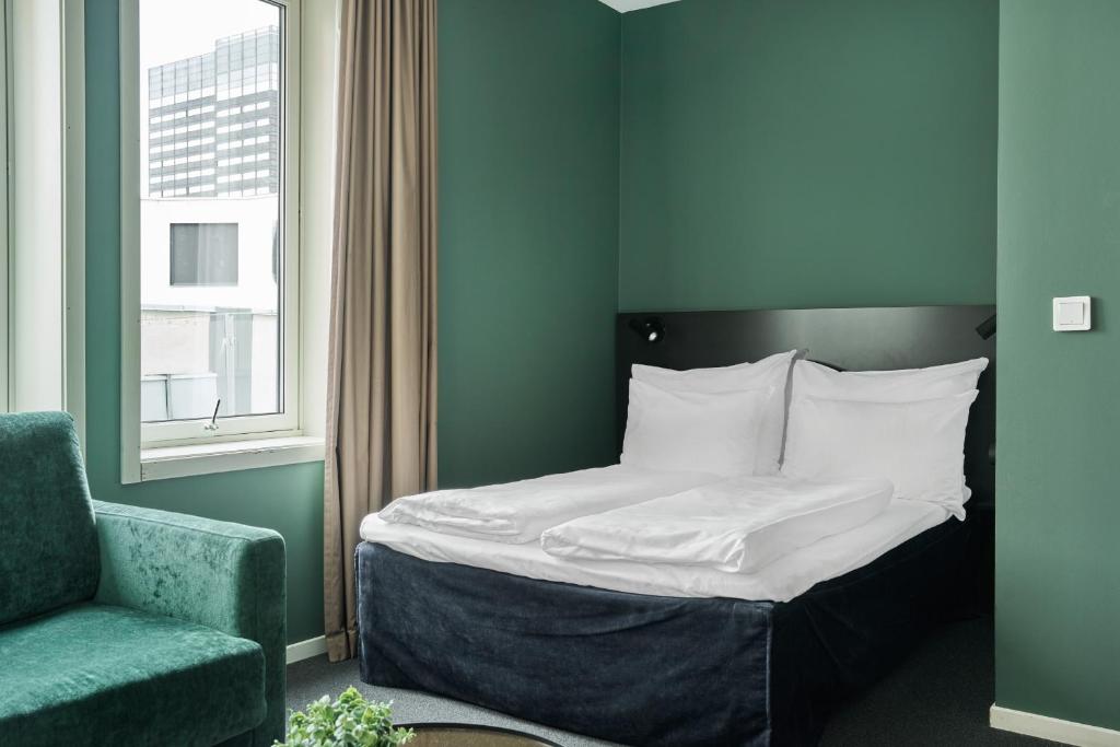 Postel nebo postele na pokoji v ubytování Smarthotel Oslo