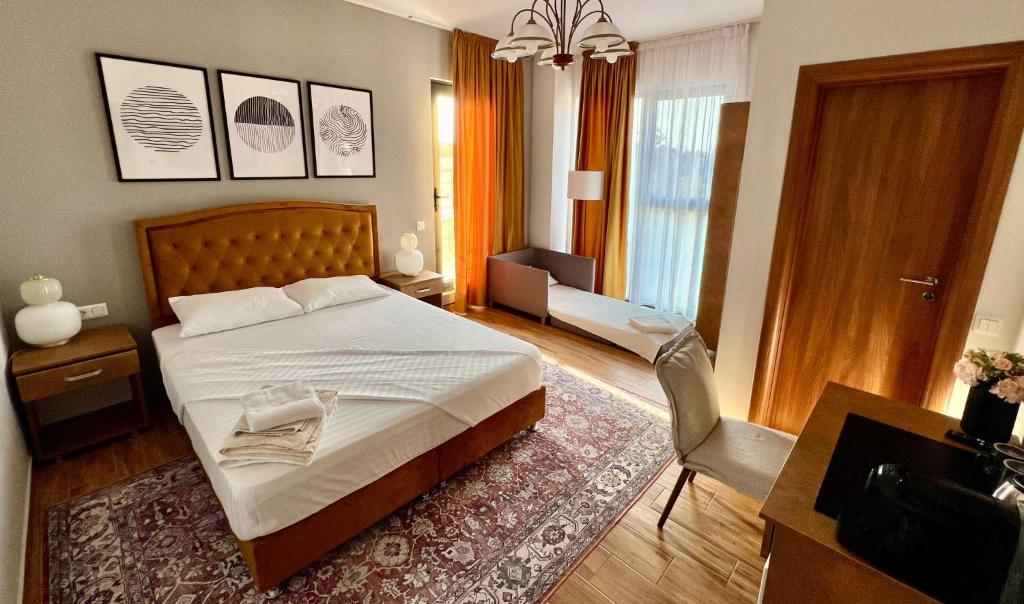 Hotel Fantazia Oradea - Self Check In & Out - Deluxe Triple Room