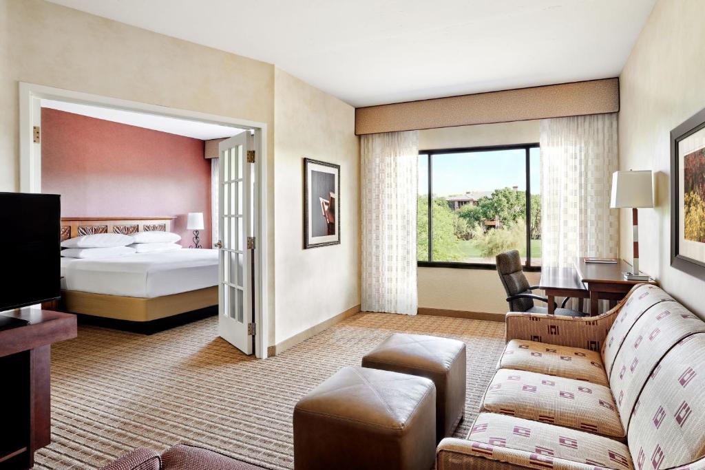 Postel nebo postele na pokoji v ubytování Scottsdale Marriott at McDowell Mountains