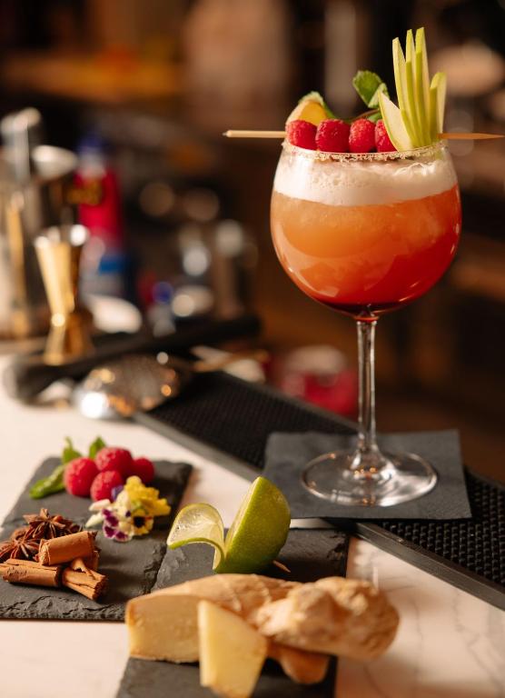 10 KEYS MILANO - Resim 16