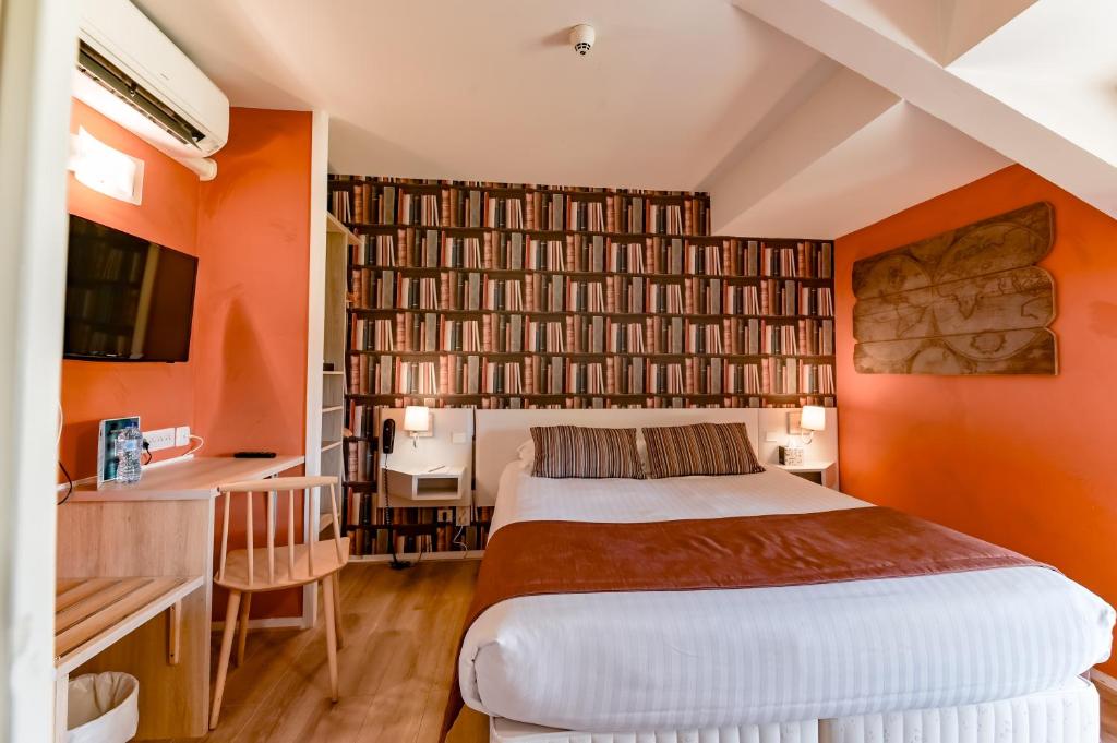 Les Secrets Château Pey La Tour - Logis Hôtels & Restaurant - Sala De Confort Con Balcón