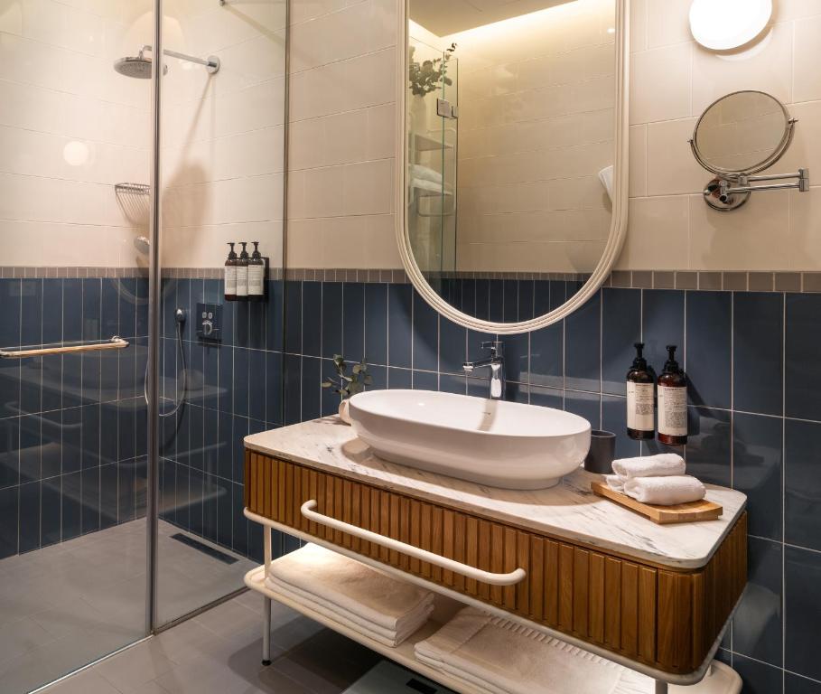 Ecole St. Pierre Hotel - 16