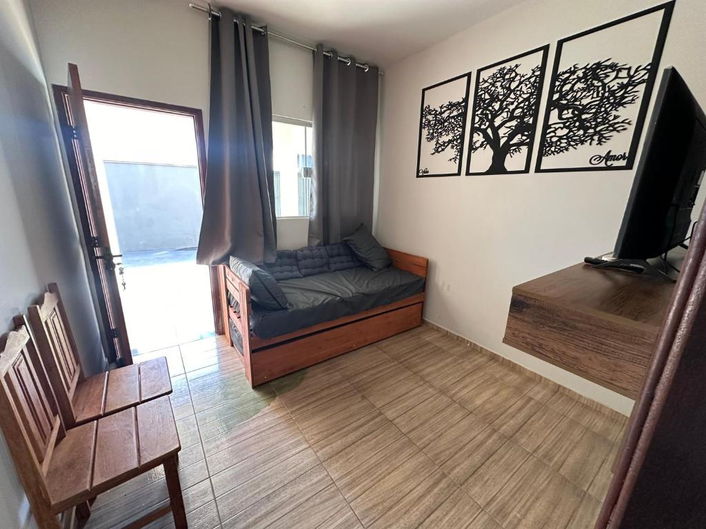 a bedroom with a bed and a tv and a window at Casa de Temporada Olímpia 12 Pessoas in Olímpia
