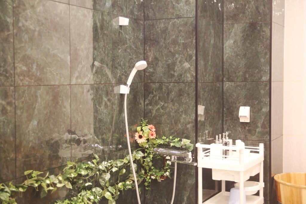 Koupelna v ubytování MIYAVI hotel