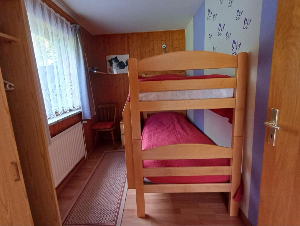 Postel nebo postele na pokoji v ubytování Ferienhaus Fischer - Landurlaub für Familien