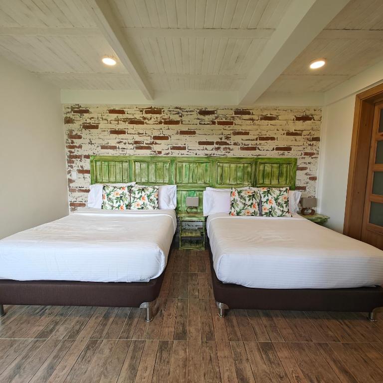 Letto o letti in una camera di Zenith Bed & Breakfast