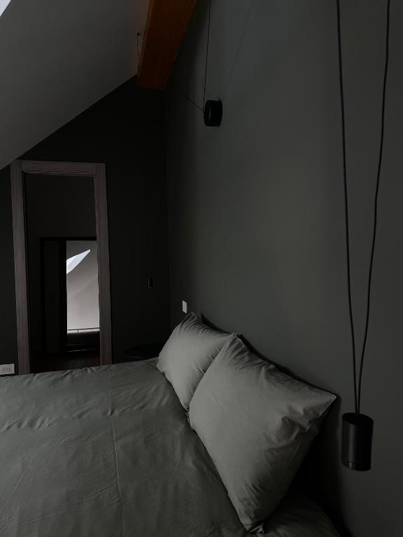Postel nebo postele na pokoji v ubytování BrionaLoft