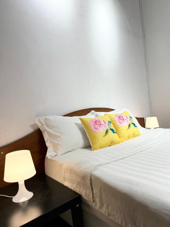 Postel nebo postele na pokoji v ubytování Kuala Berang-Rumah Jambu Manis-NETFLIX,FREE WIFI