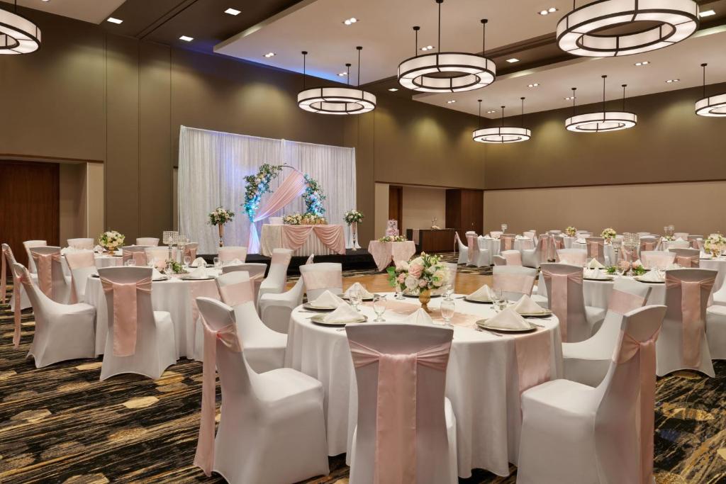 Courtyard by Marriott Calgary Airport - Resim 8