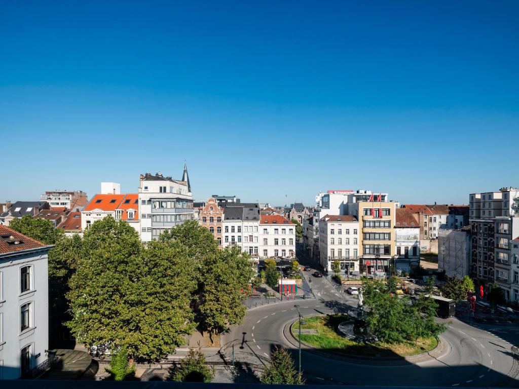 Nespecifikovaný výhled na destinaci Brusel nebo výhled na město při pohledu z hotelu