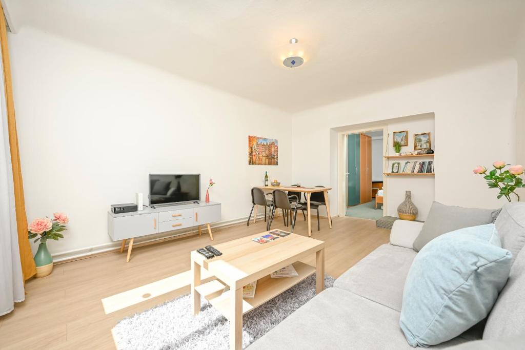 Televízia a/alebo spoločenská miestnosť v ubytovaní Szene Wien Apartment