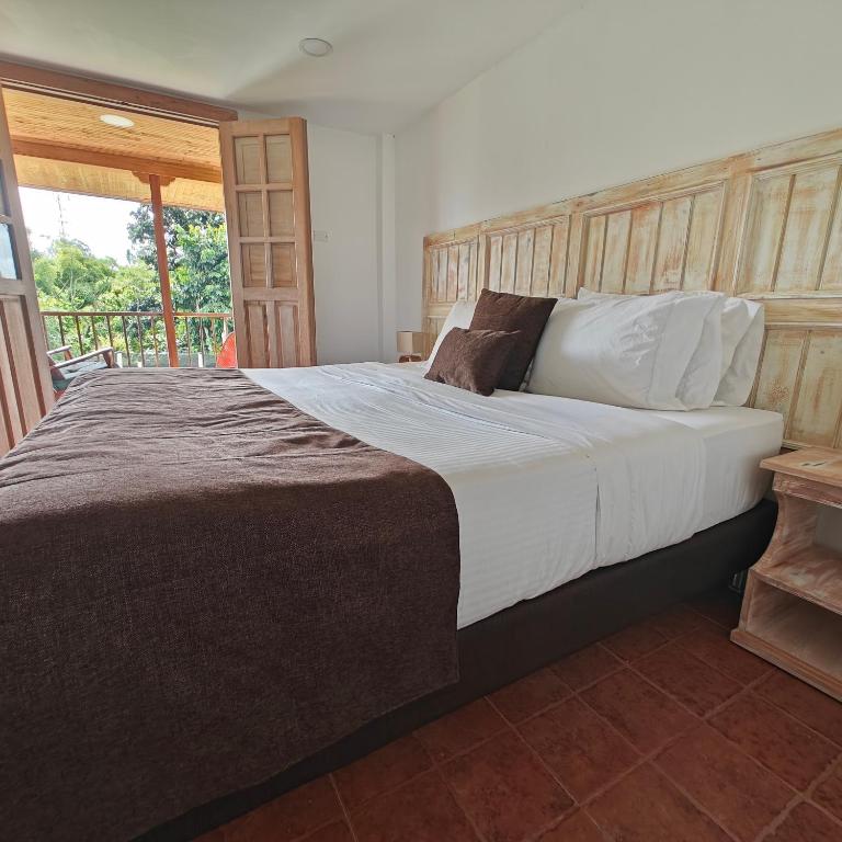 Letto o letti in una camera di Zenith Bed & Breakfast