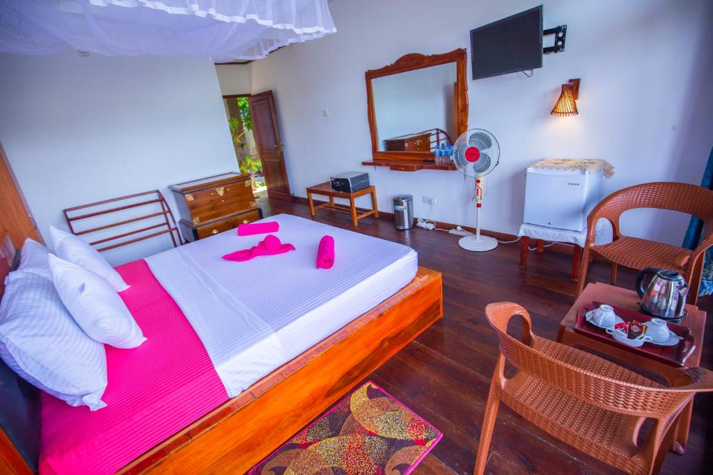 Postel nebo postele na pokoji v ubytování Ella Rawana Den Hotel