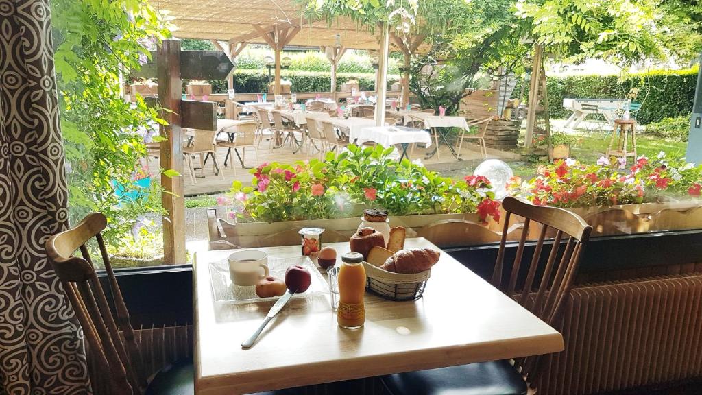 Restaurace v ubytování Auberge de Costaroche
