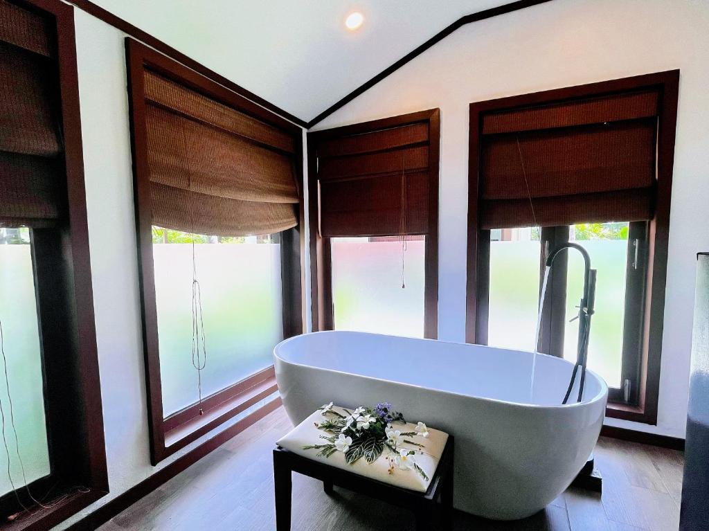 Postel nebo postele na pokoji v ubytování begonia N7 villa resort海棠7号别墅酒店