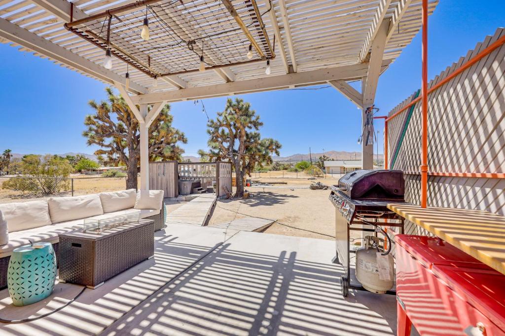 Yucca Valley Oasis with Hot Tub, Near Joshua Tree! - Maison De Vacances