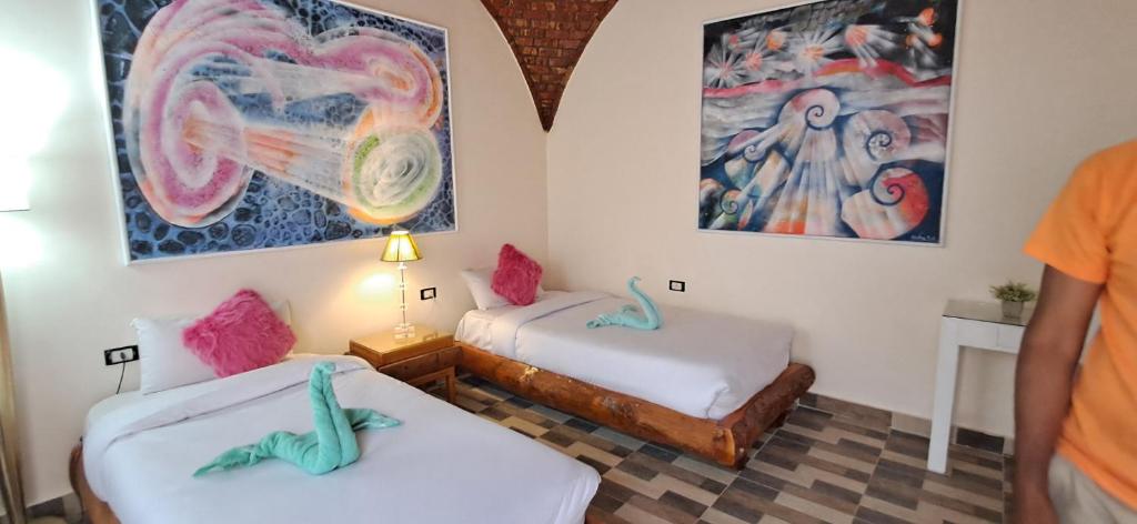 Postel nebo postele na pokoji v ubytování ATON PALACE Luxor