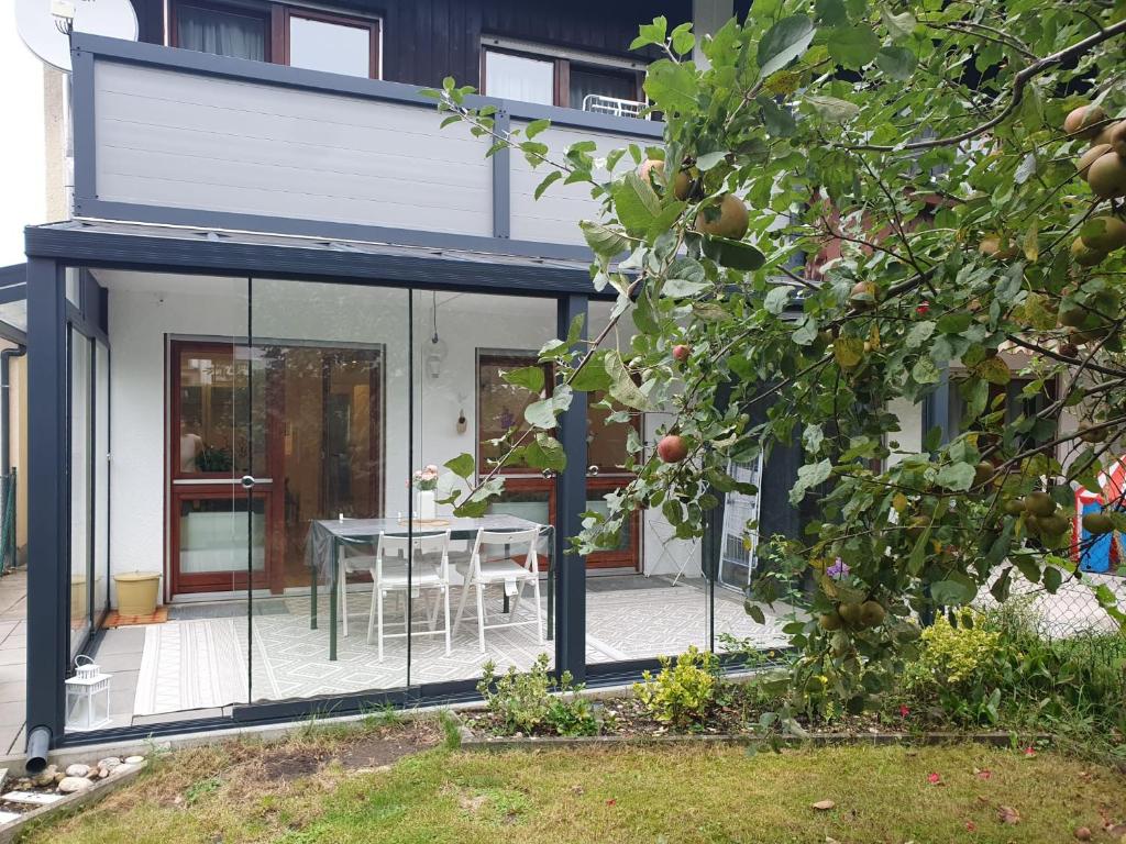 Zahrada ubytování 80m2 Garten-Duplexwohnung in Altperlach