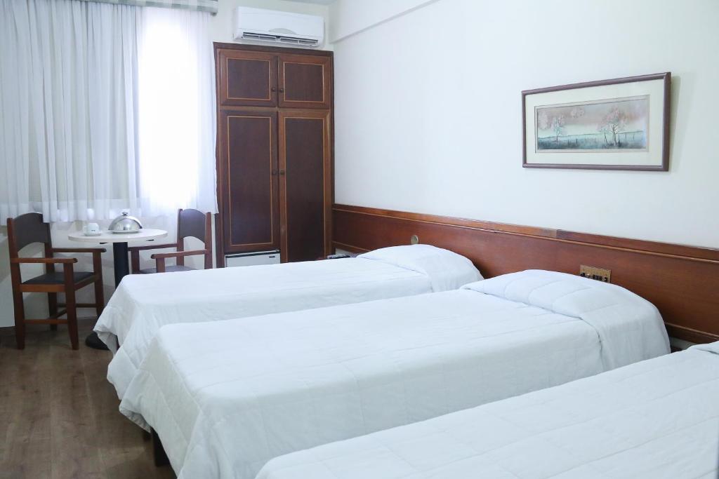  Crillon Palace Hotel