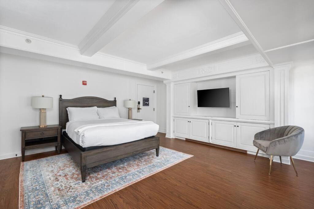 Ένα ή περισσότερα κρεβάτια σε δωμάτιο στο Sonoma Valley Private Suite at Historic Stonehouse!
