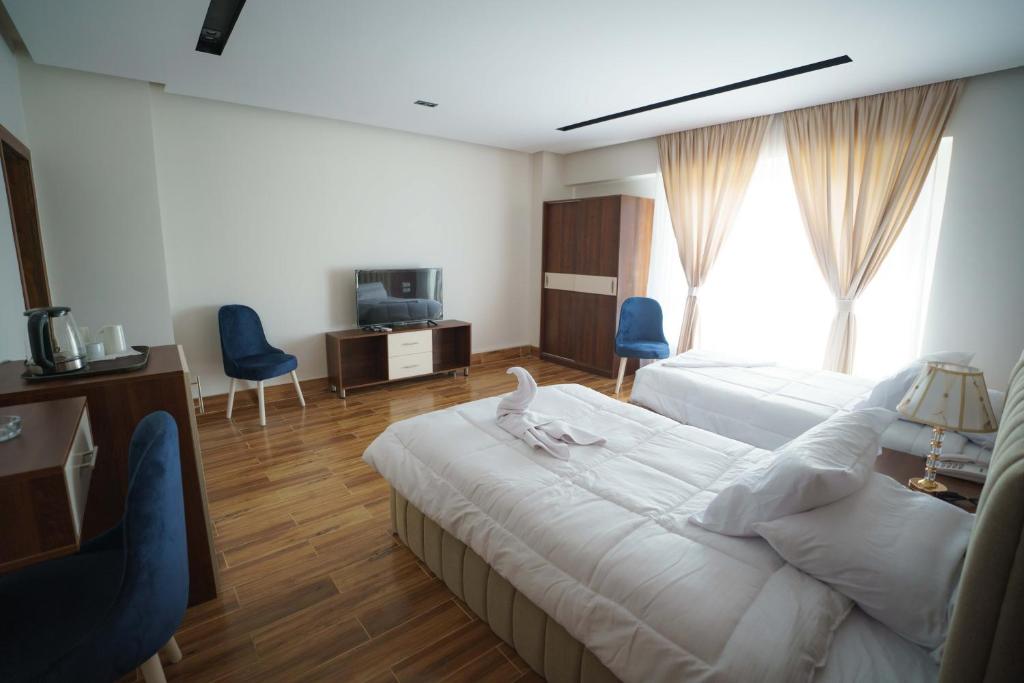 TV a/nebo společenská místnost v ubytování Pyramids Sunshine Hotel