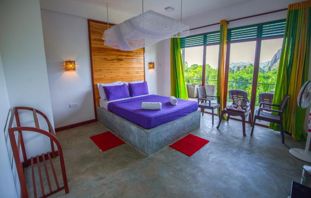 Postel nebo postele na pokoji v ubytování Ella Rawana Den Hotel