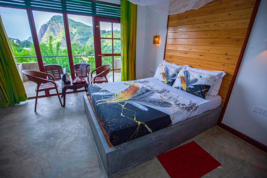 Postel nebo postele na pokoji v ubytování Ella Rawana Den Hotel