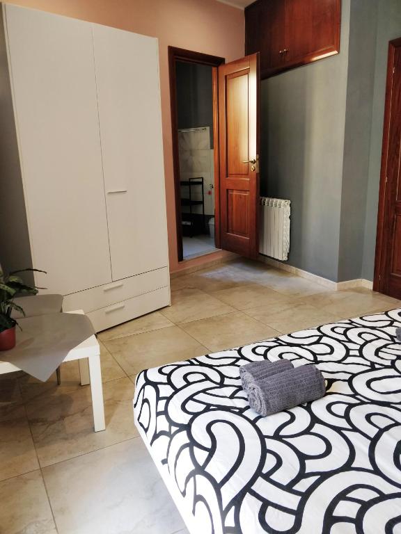 Postel nebo postele na pokoji v ubytování Kalos Rooms